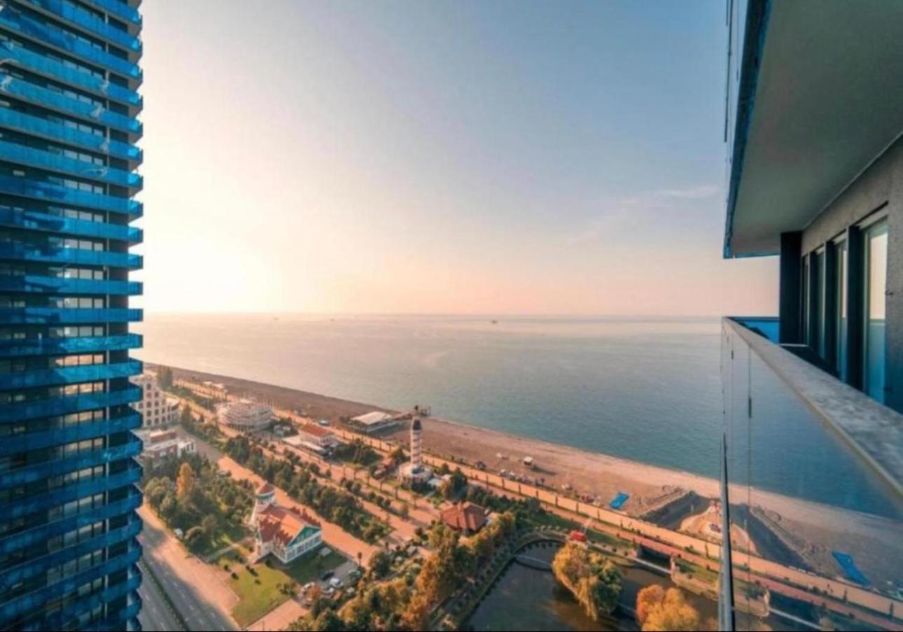 Orbi City Apartment With Sea View Batoemi Buitenkant foto
