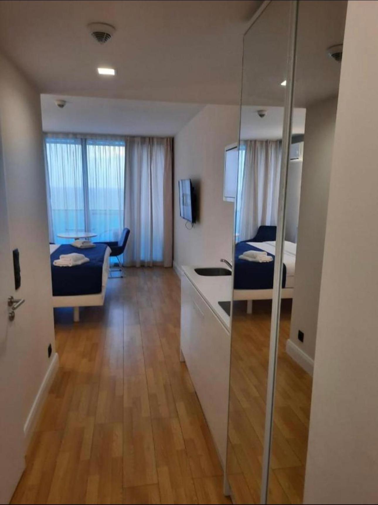 Orbi City Apartment With Sea View Batoemi Buitenkant foto