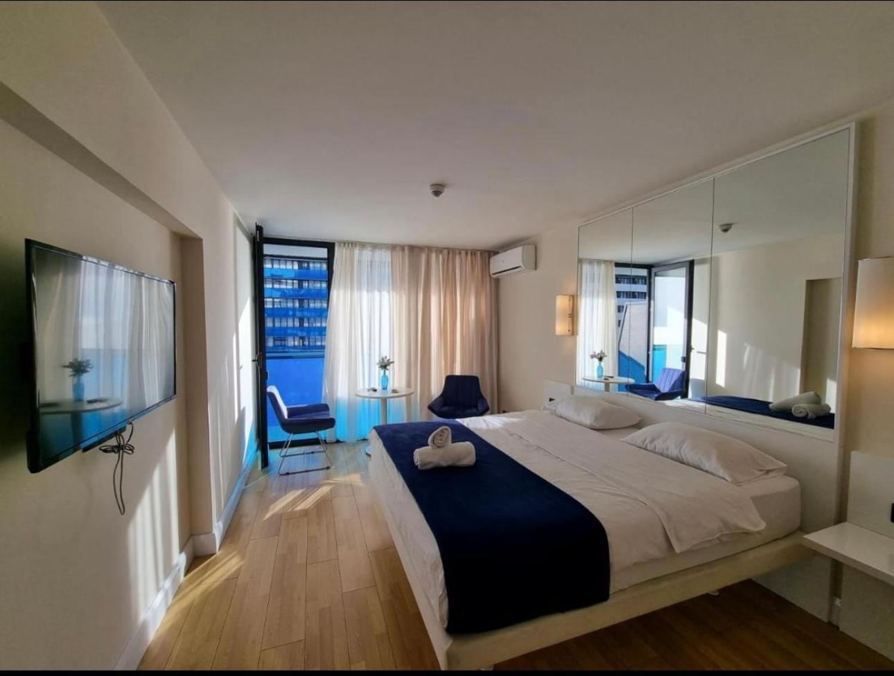Orbi City Apartment With Sea View Batoemi Buitenkant foto