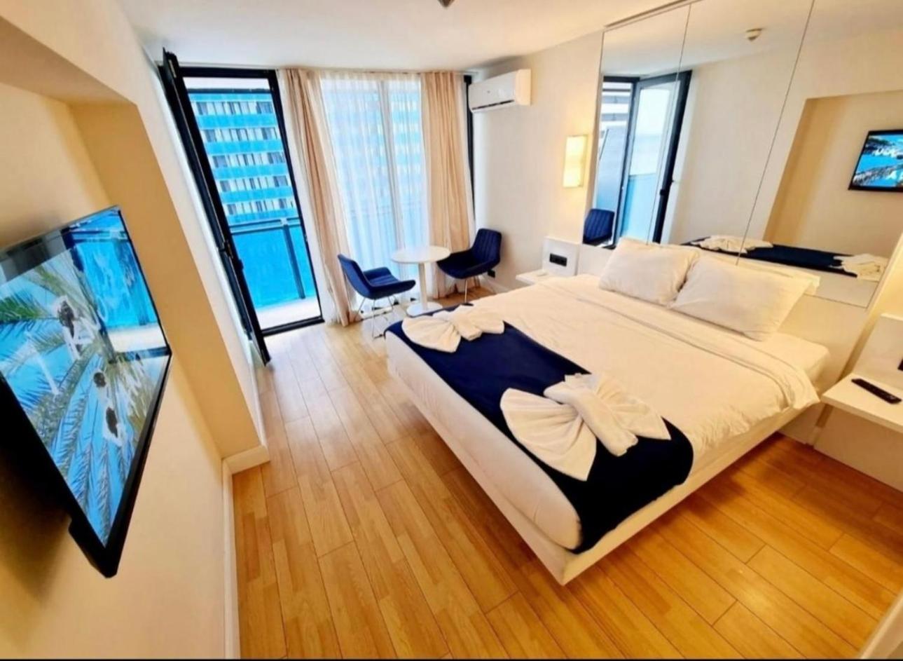 Orbi City Apartment With Sea View Batoemi Buitenkant foto
