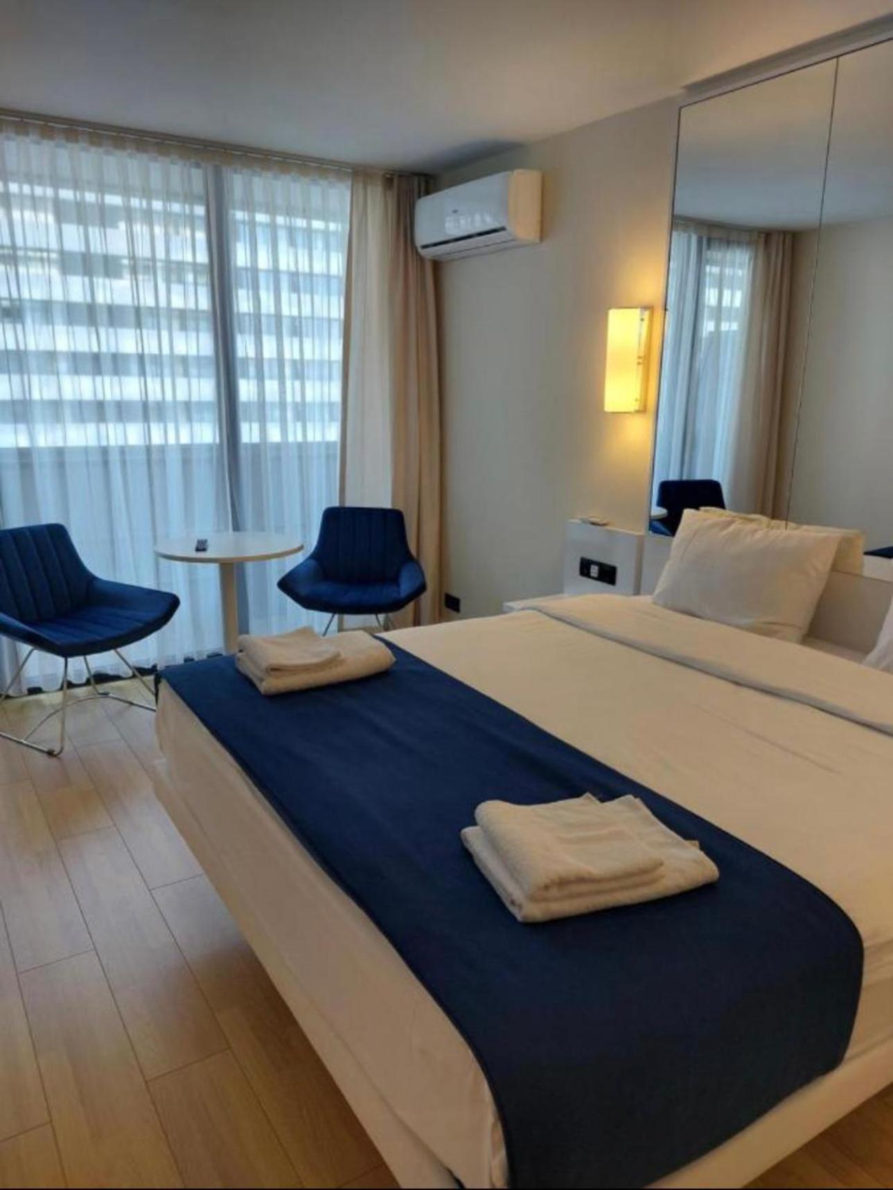 Orbi City Apartment With Sea View Batoemi Buitenkant foto