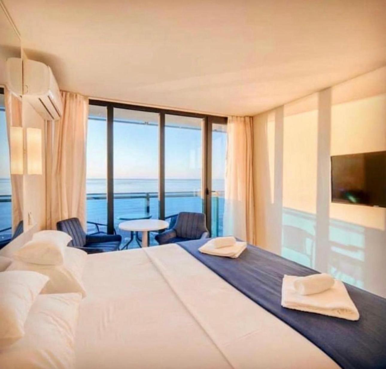 Orbi City Apartment With Sea View Batoemi Buitenkant foto