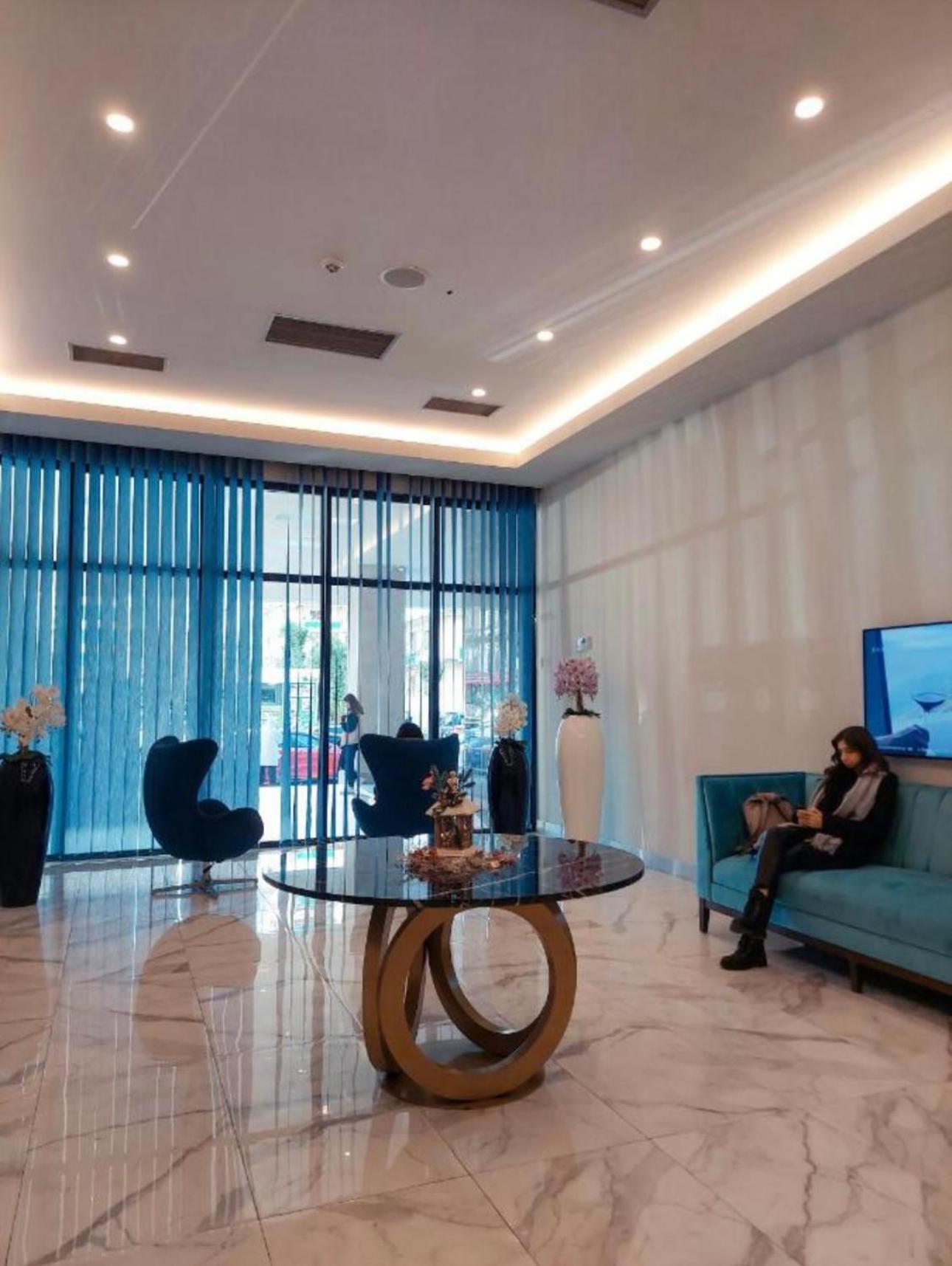 Orbi City Apartment With Sea View Batoemi Buitenkant foto