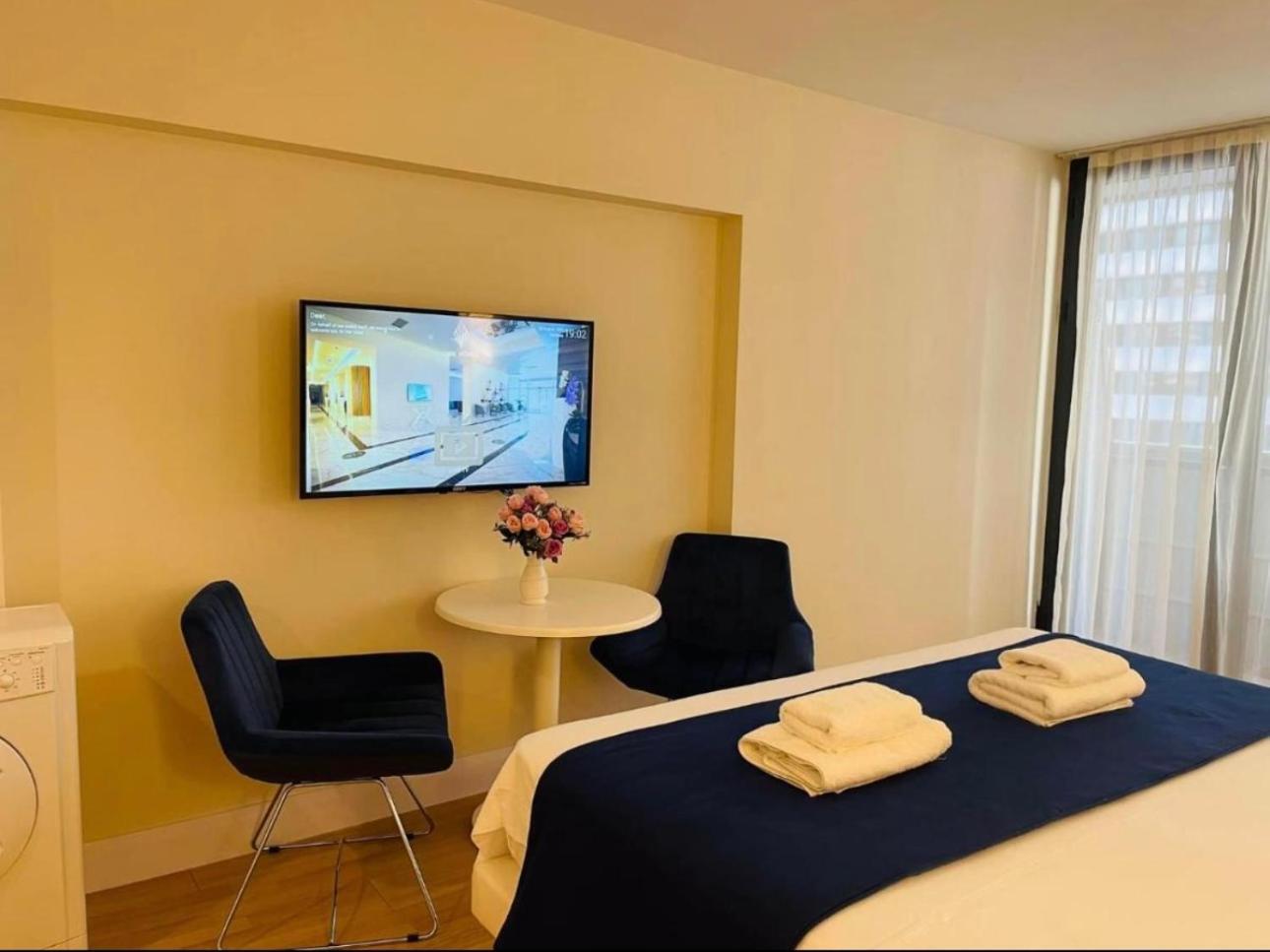 Orbi City Apartment With Sea View Batoemi Buitenkant foto