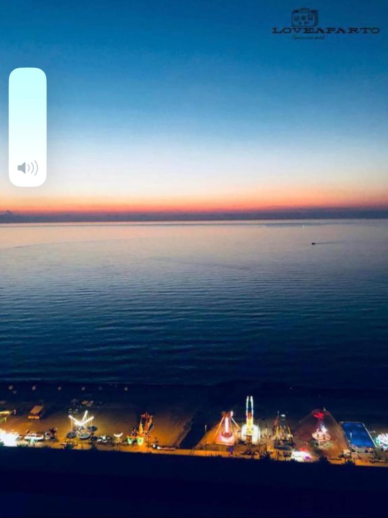 Orbi City Apartment With Sea View Batoemi Buitenkant foto