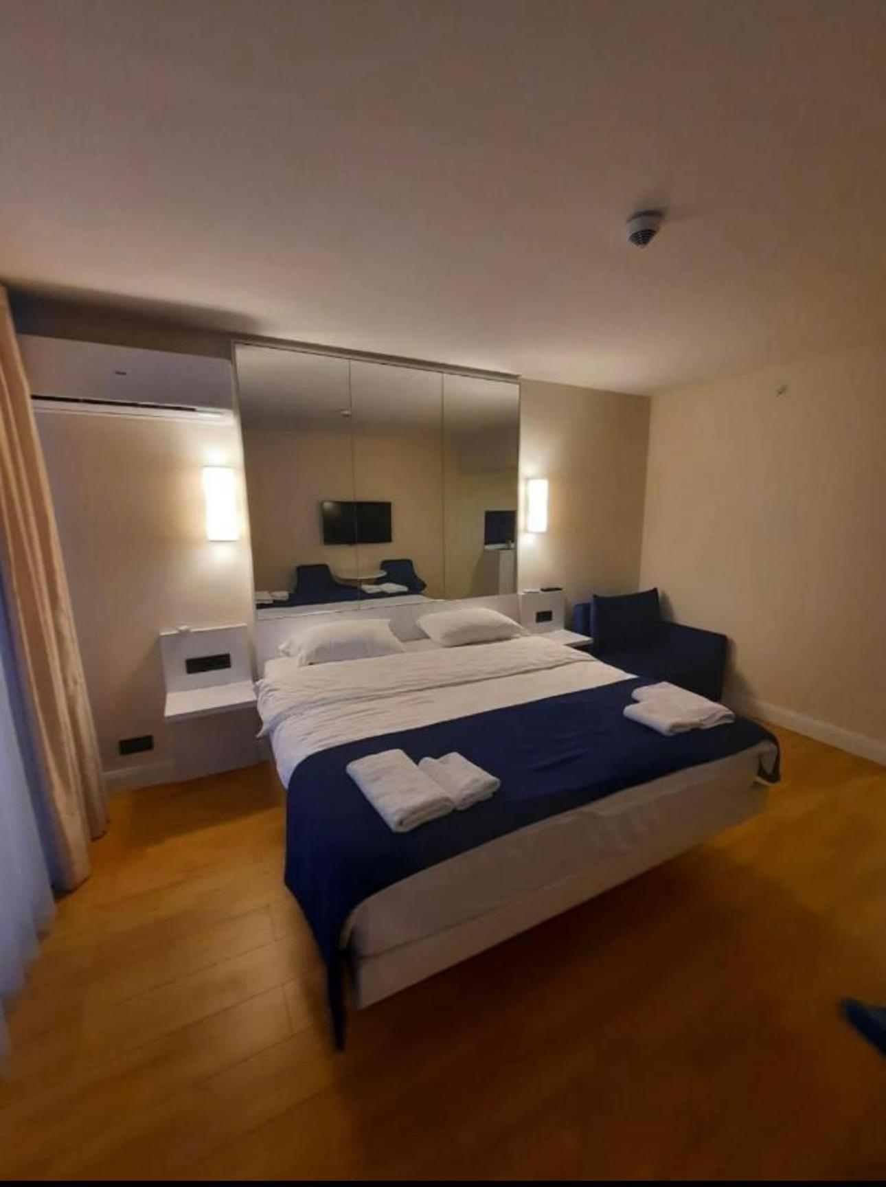 Orbi City Apartment With Sea View Batoemi Buitenkant foto
