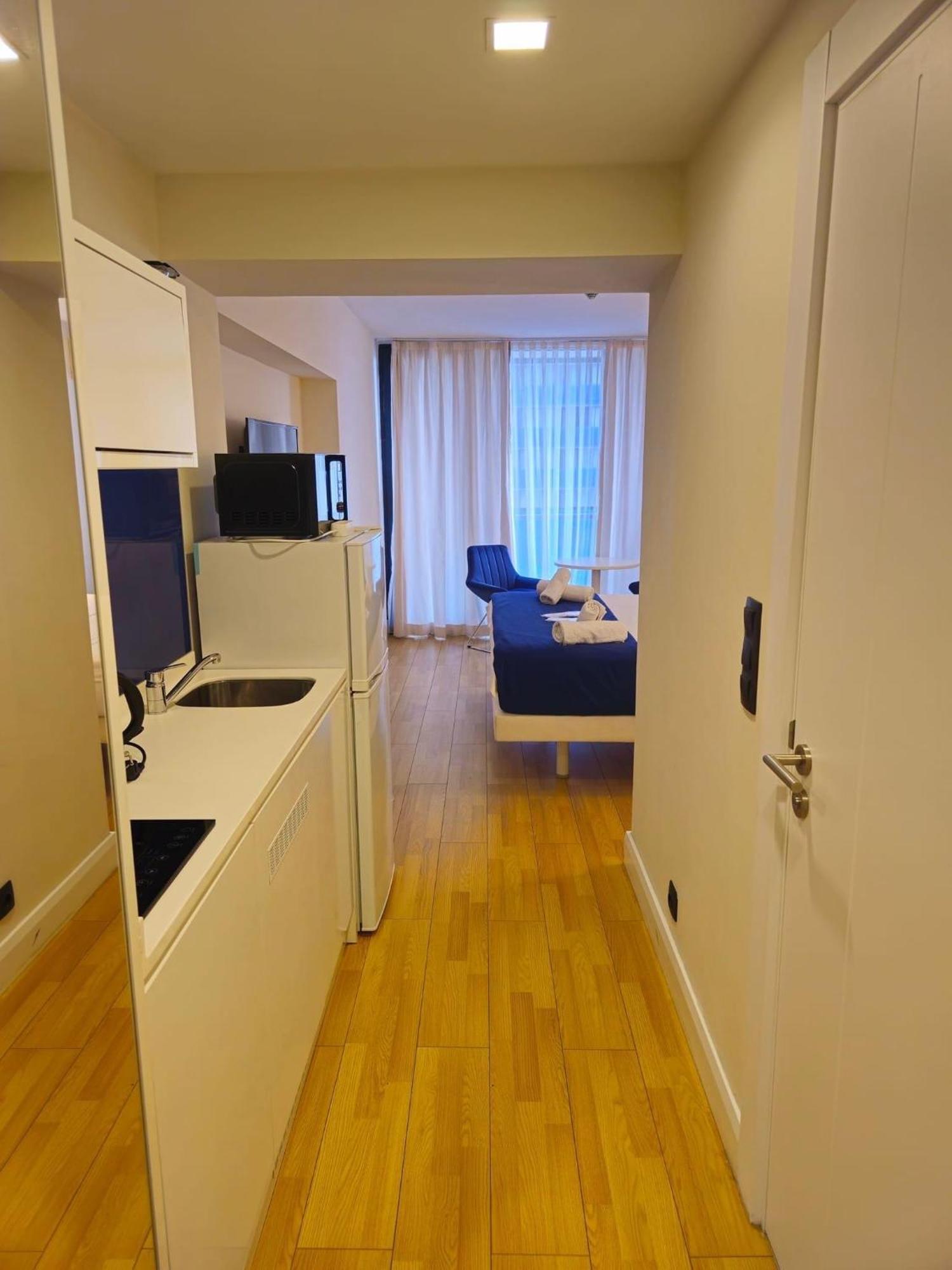 Orbi City Apartment With Sea View Batoemi Buitenkant foto