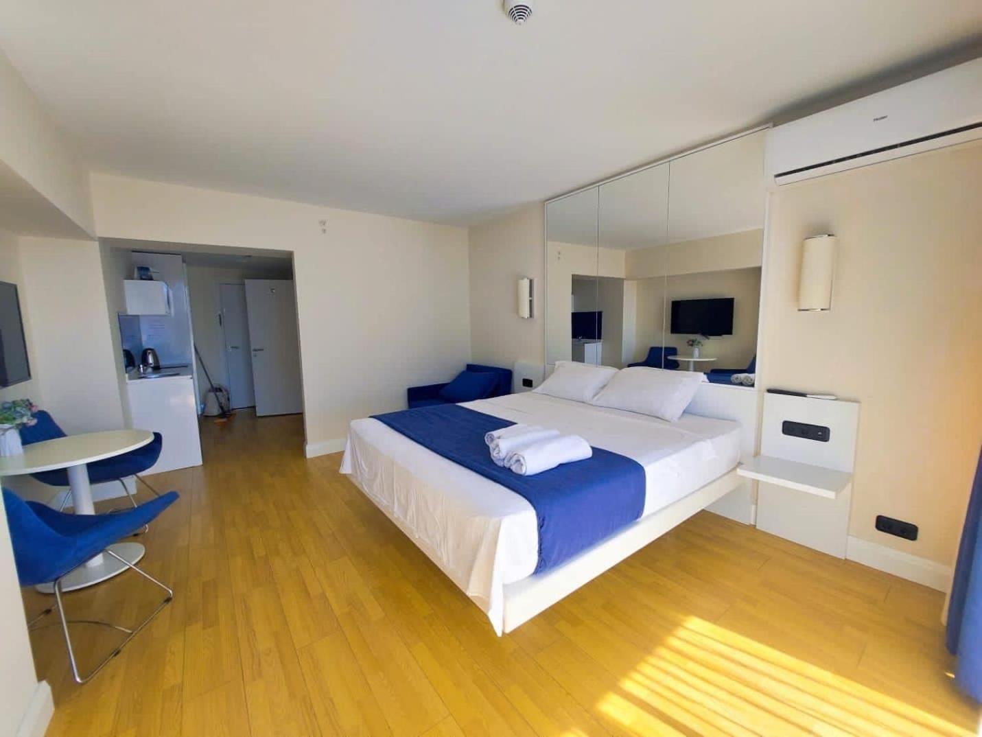 Orbi City Apartment With Sea View Batoemi Buitenkant foto