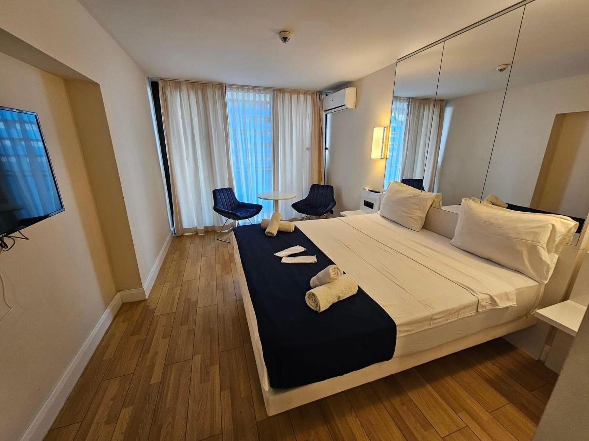 Orbi City Apartment With Sea View Batoemi Buitenkant foto