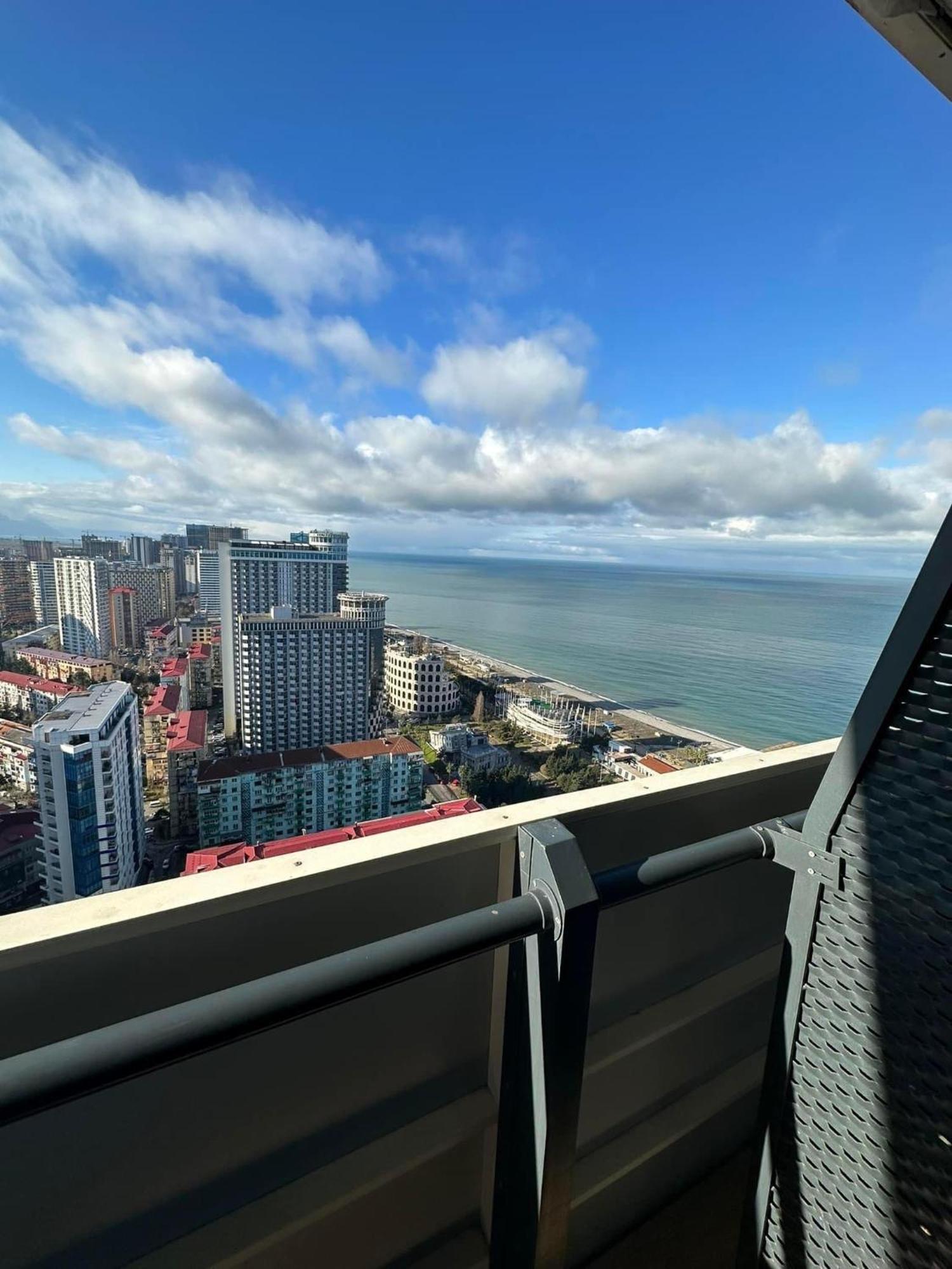 Orbi City Apartment With Sea View Batoemi Buitenkant foto