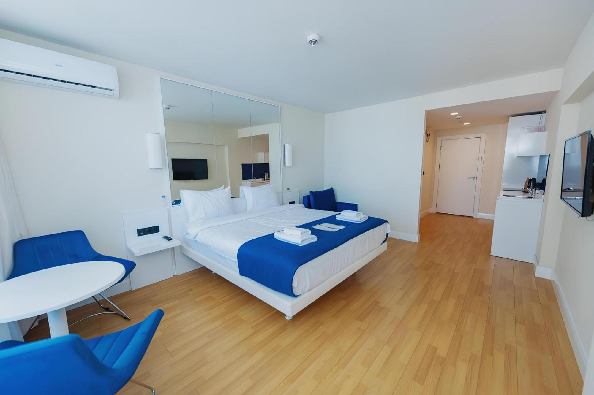 Orbi City Apartment With Sea View Batoemi Buitenkant foto