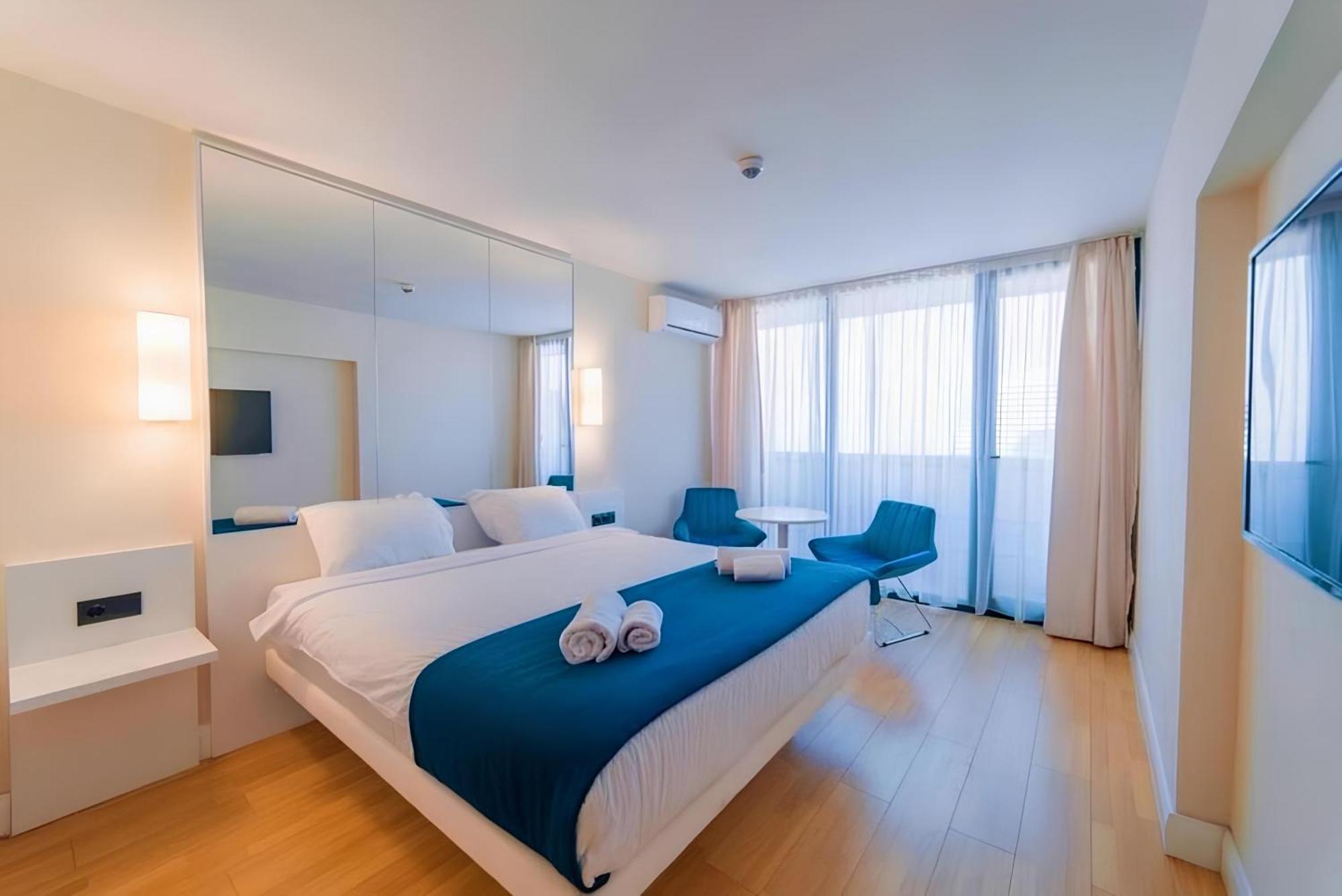 Orbi City Apartment With Sea View Batoemi Buitenkant foto