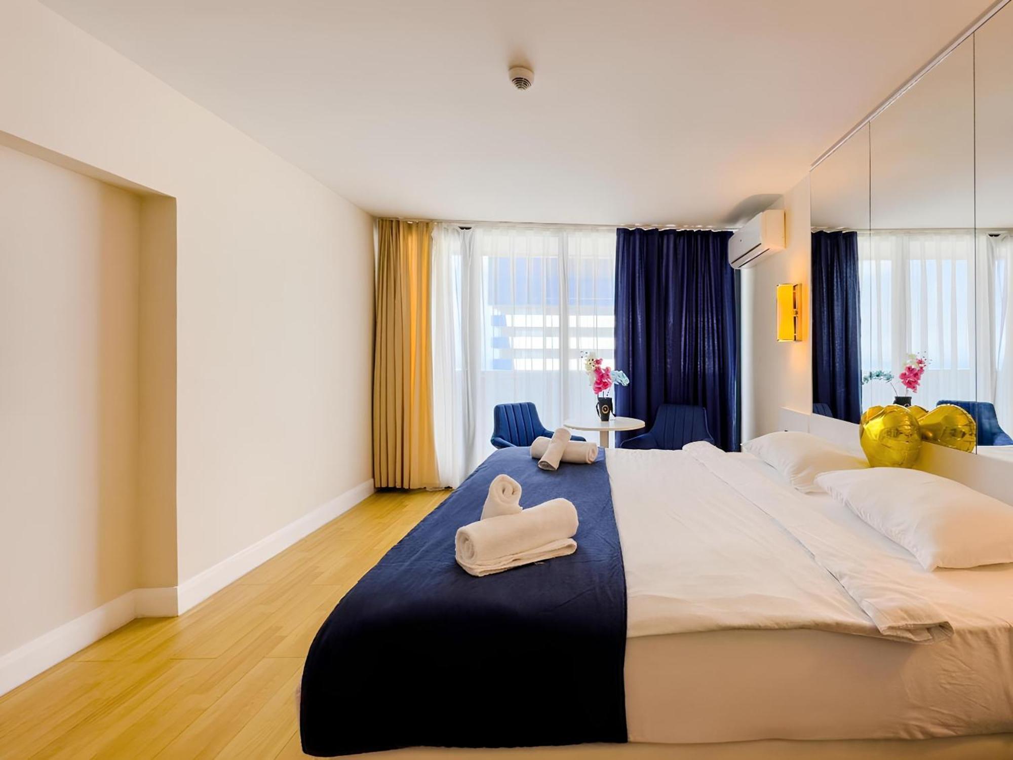 Orbi City Apartment With Sea View Batoemi Buitenkant foto