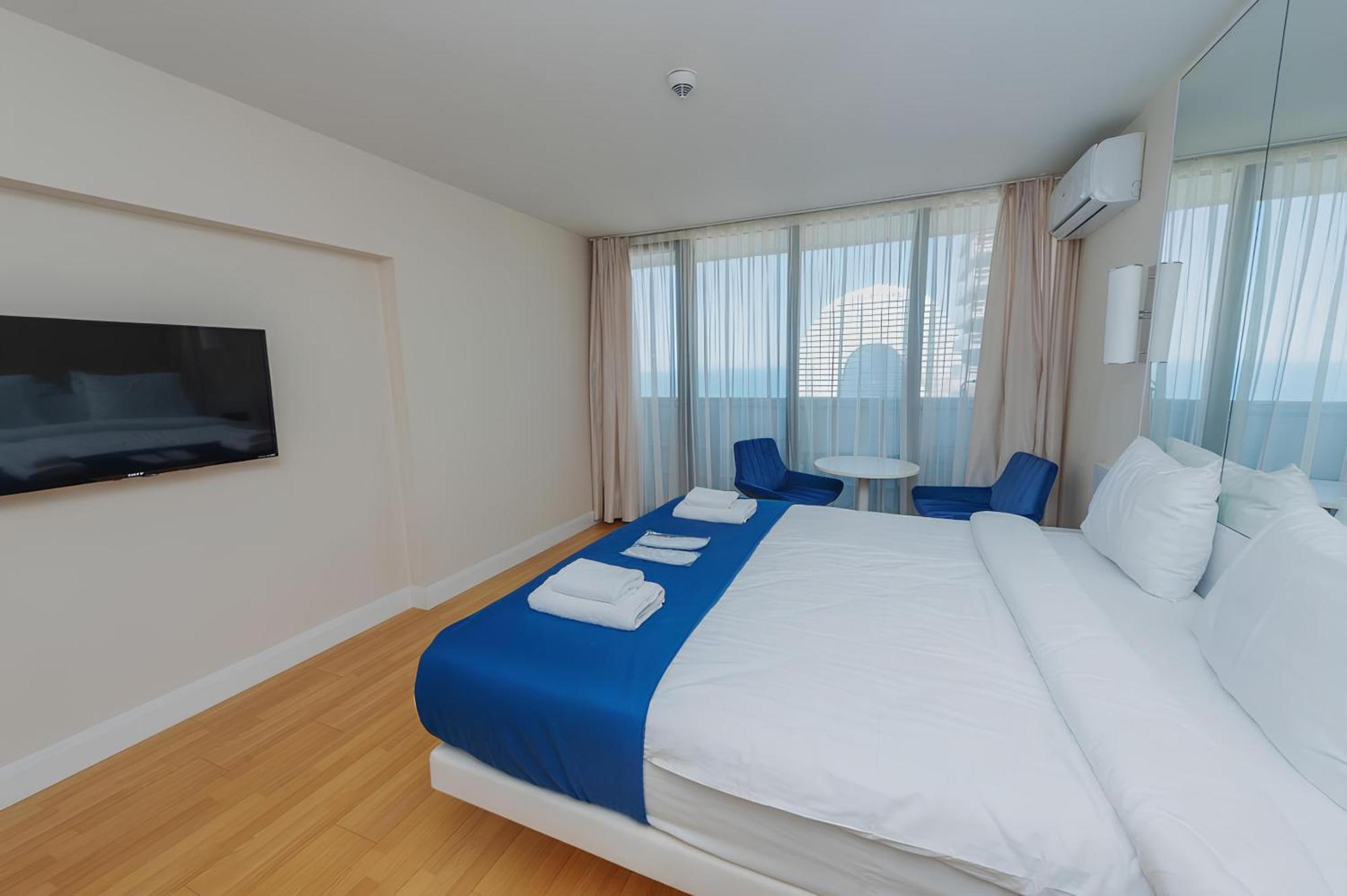Orbi City Apartment With Sea View Batoemi Buitenkant foto