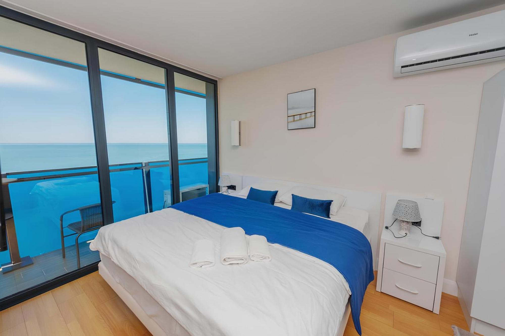 Orbi City Apartment With Sea View Batoemi Buitenkant foto