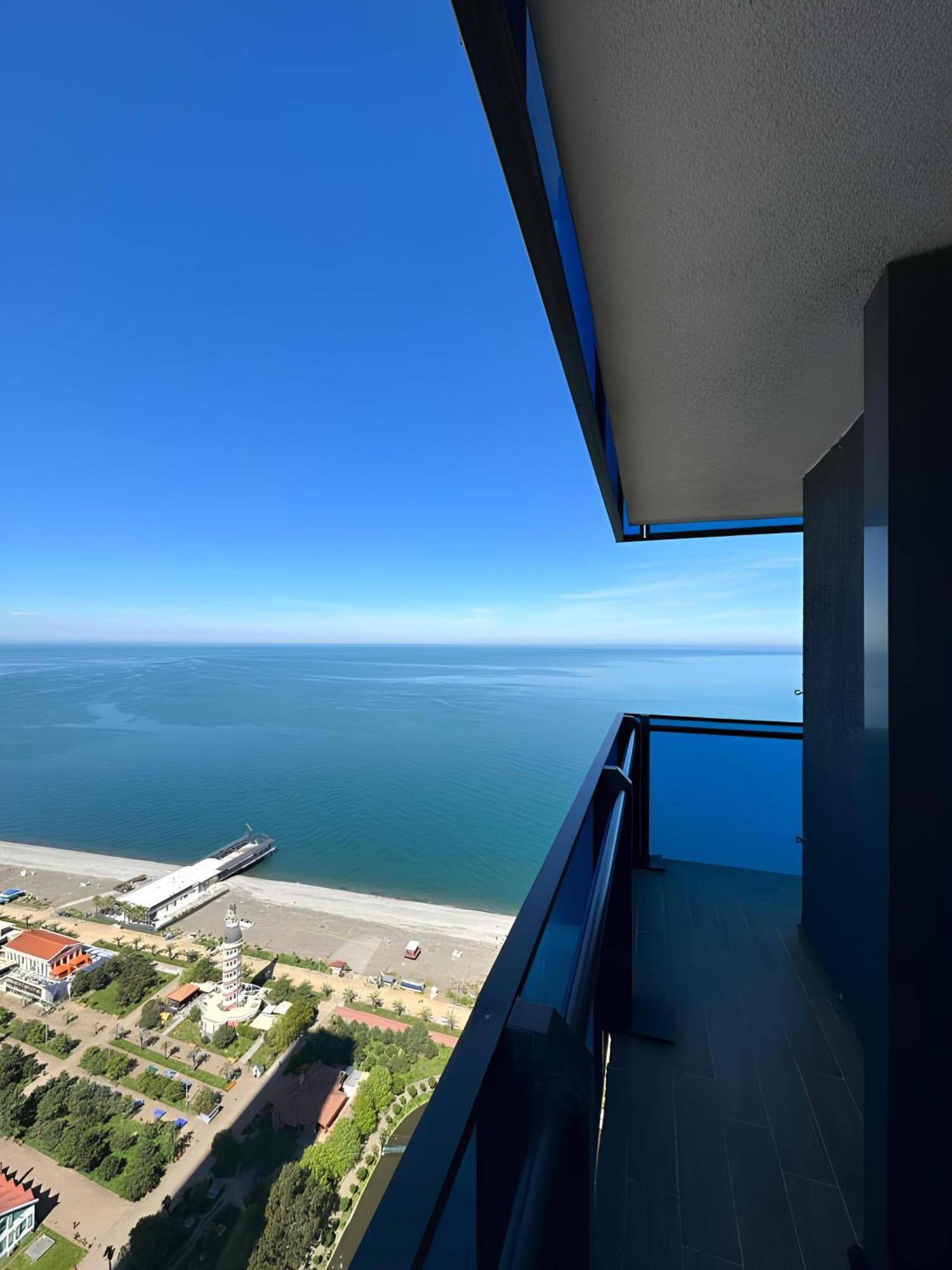 Orbi City Apartment With Sea View Batoemi Buitenkant foto