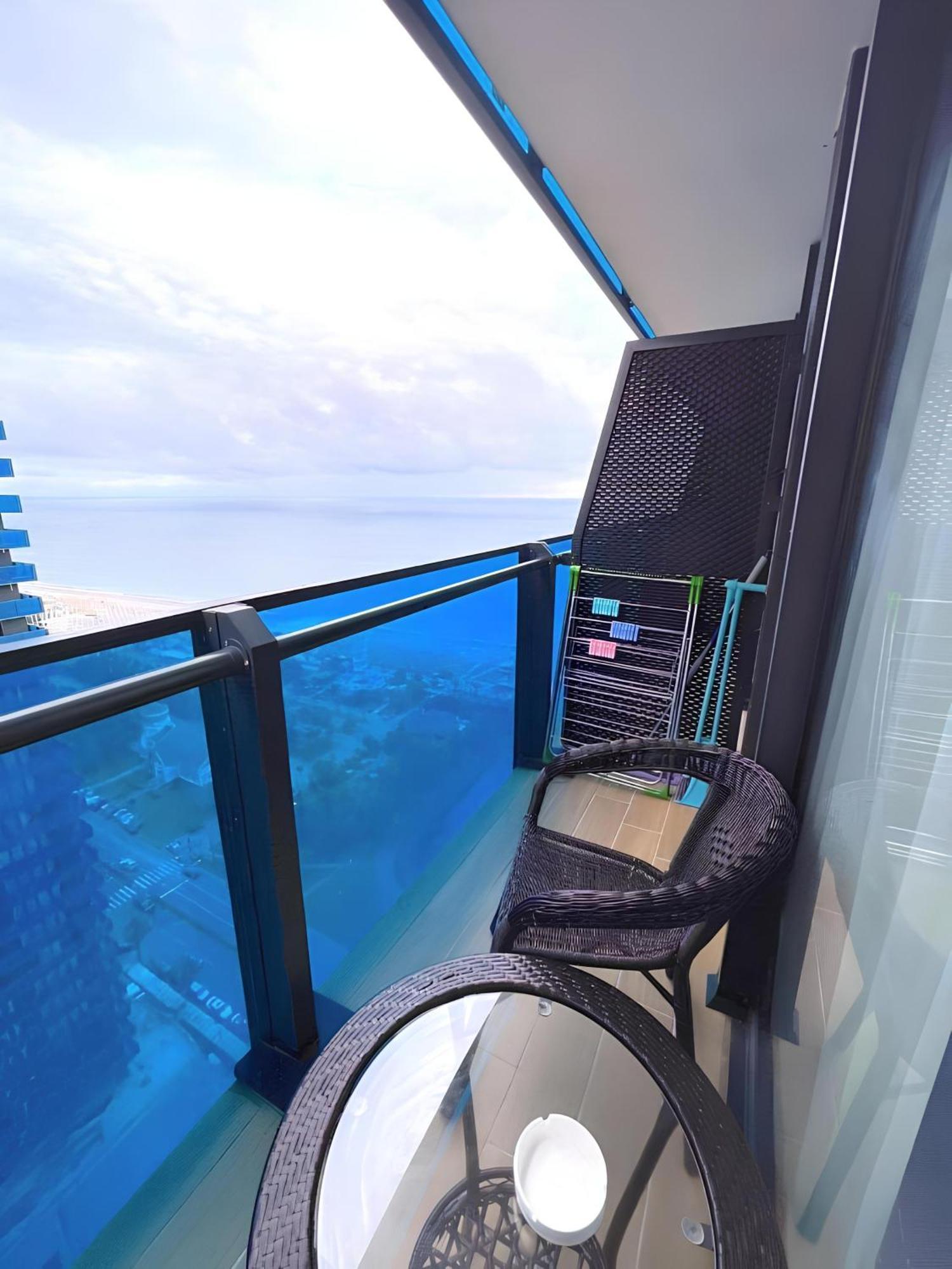 Orbi City Apartment With Sea View Batoemi Buitenkant foto